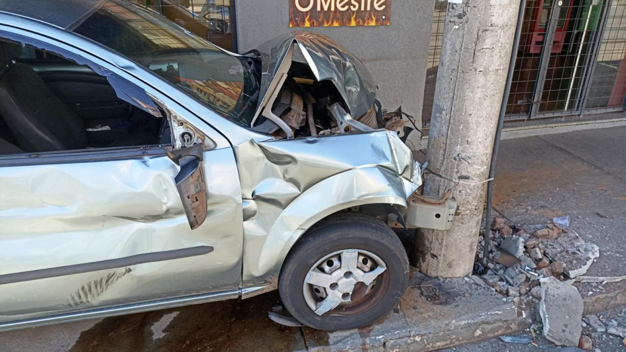 Foto 4 de 5 — Grave acidente deixa dois feridos no centro de Araraquara
